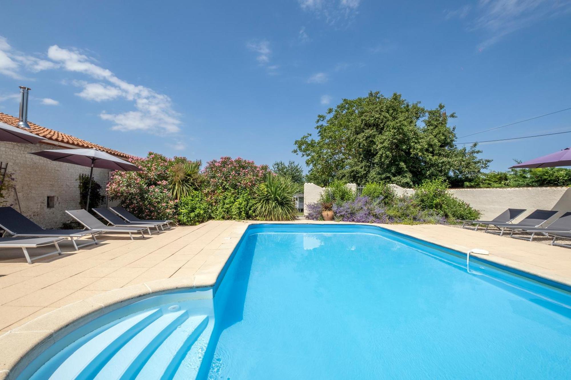 Domaine Chez Les Rois Bed and Breakfast Berneuil  Exterior foto